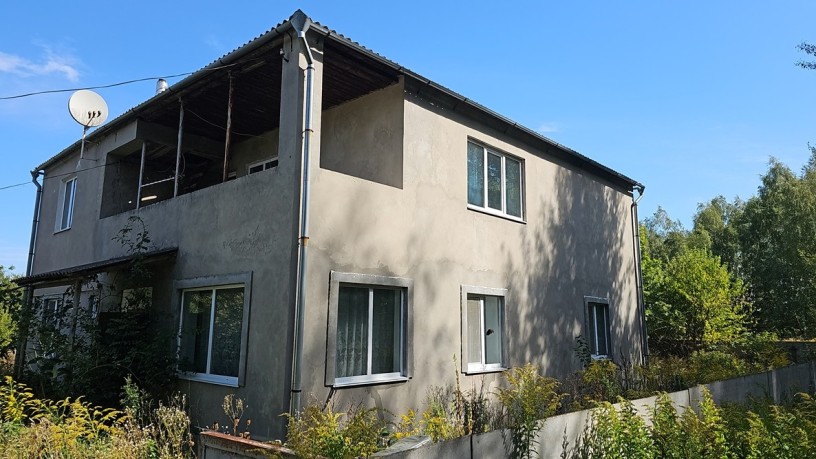 budinok-poruc-z-lisom-69-km-do-stolici-big-0